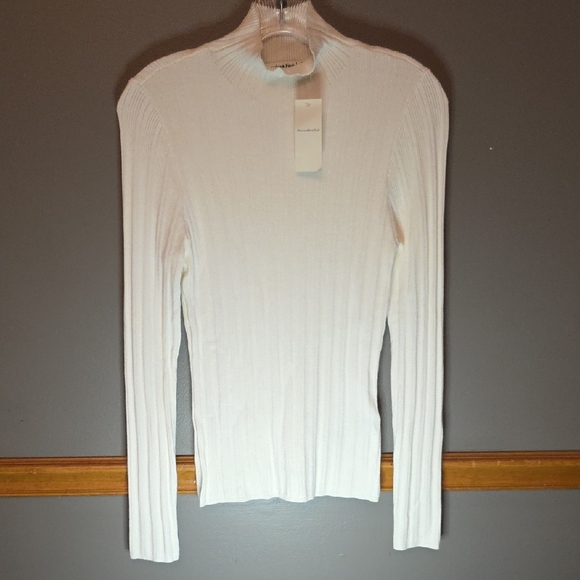 Abercrombie & Fitch Tops - Abercrombie & Fitch White Turtleneck Longsleeve